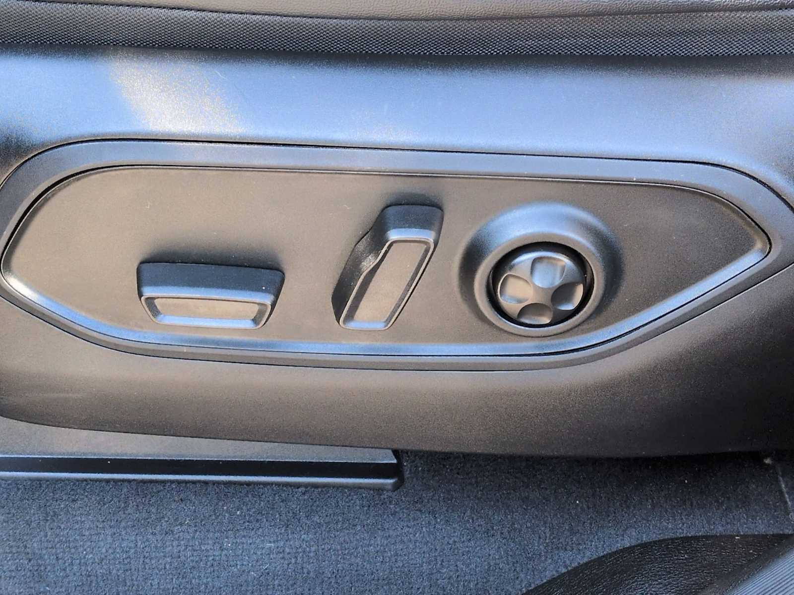 Thumbnail: 2023 Jeep Grand Cherokee - 16