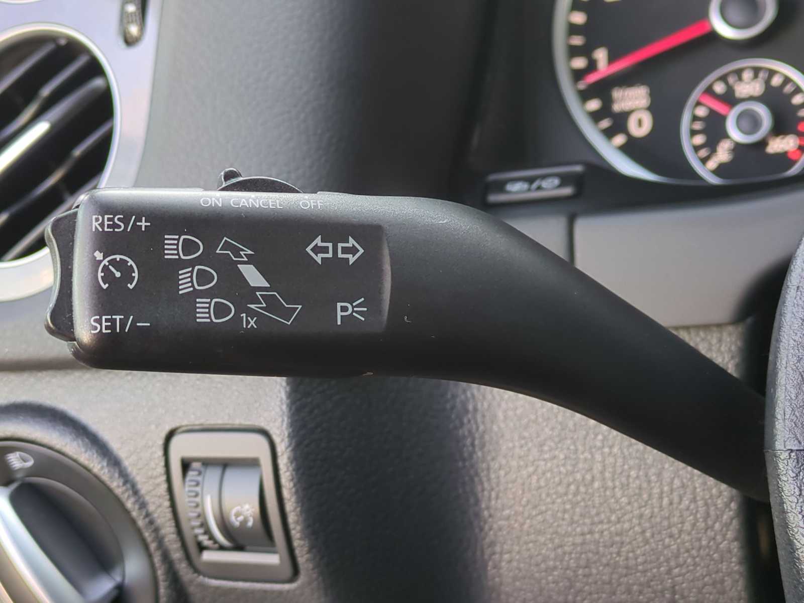 Thumbnail: 2017 Volkswagen Tiguan - 25