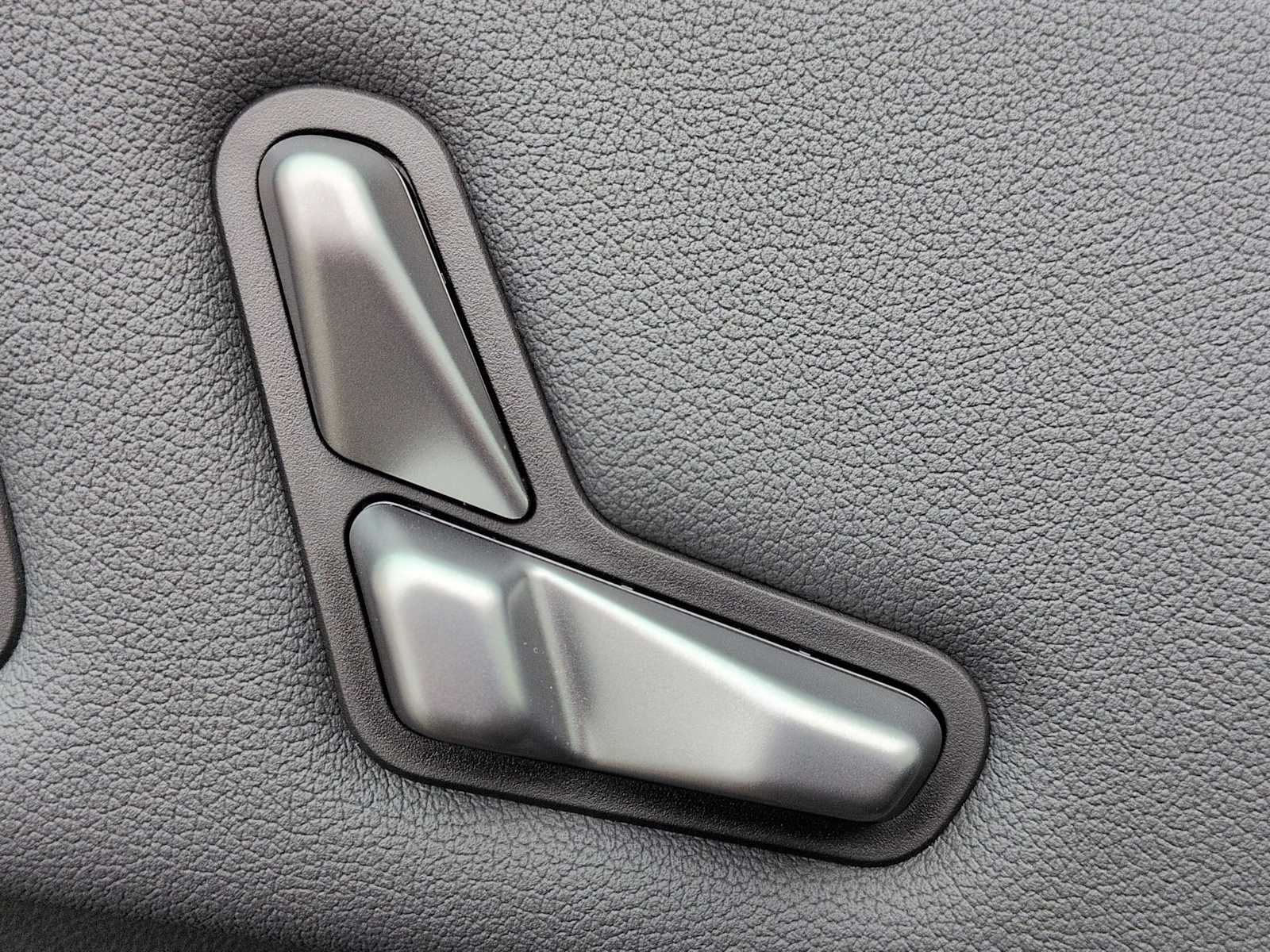 Thumbnail: 2026 BMW iX - 17