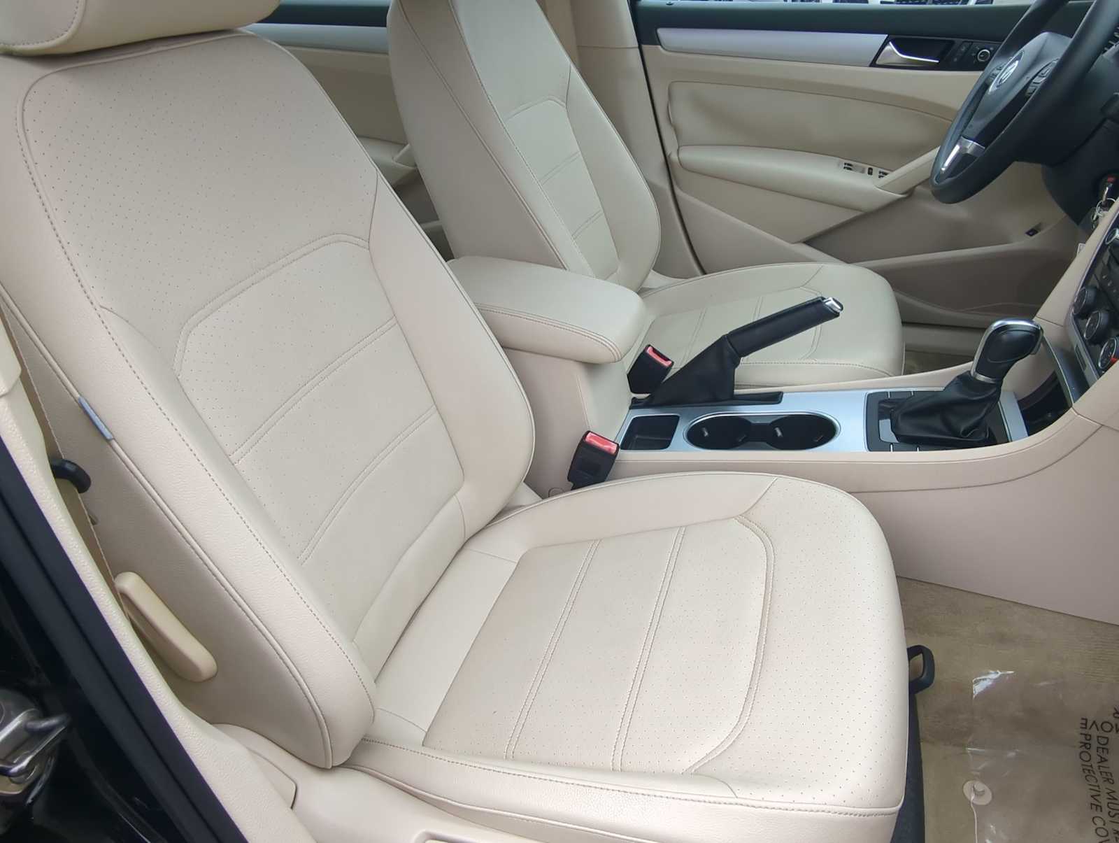 Thumbnail: 2013 Volkswagen Passat - 21