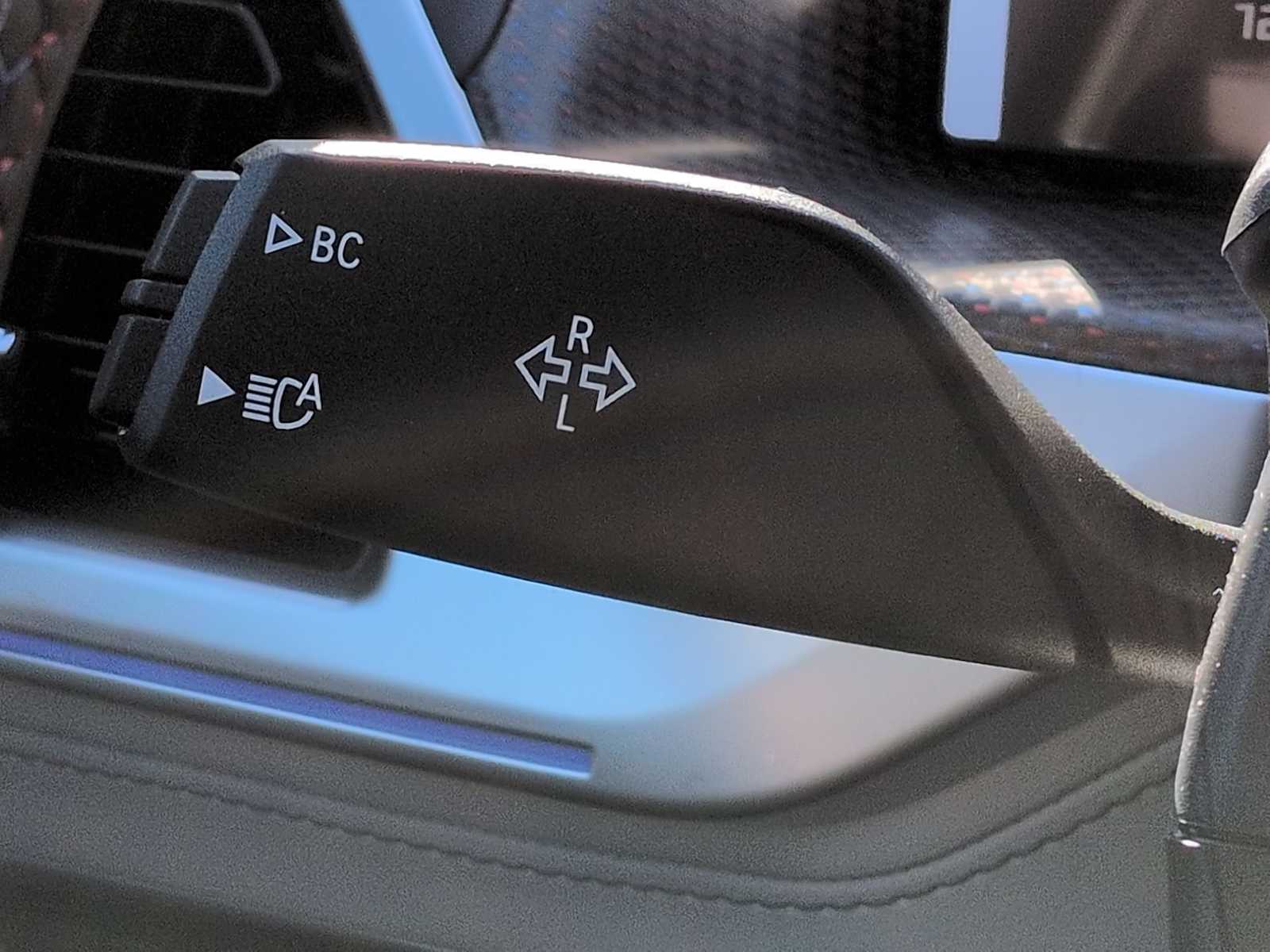 Thumbnail: 2026 BMW XM - 27