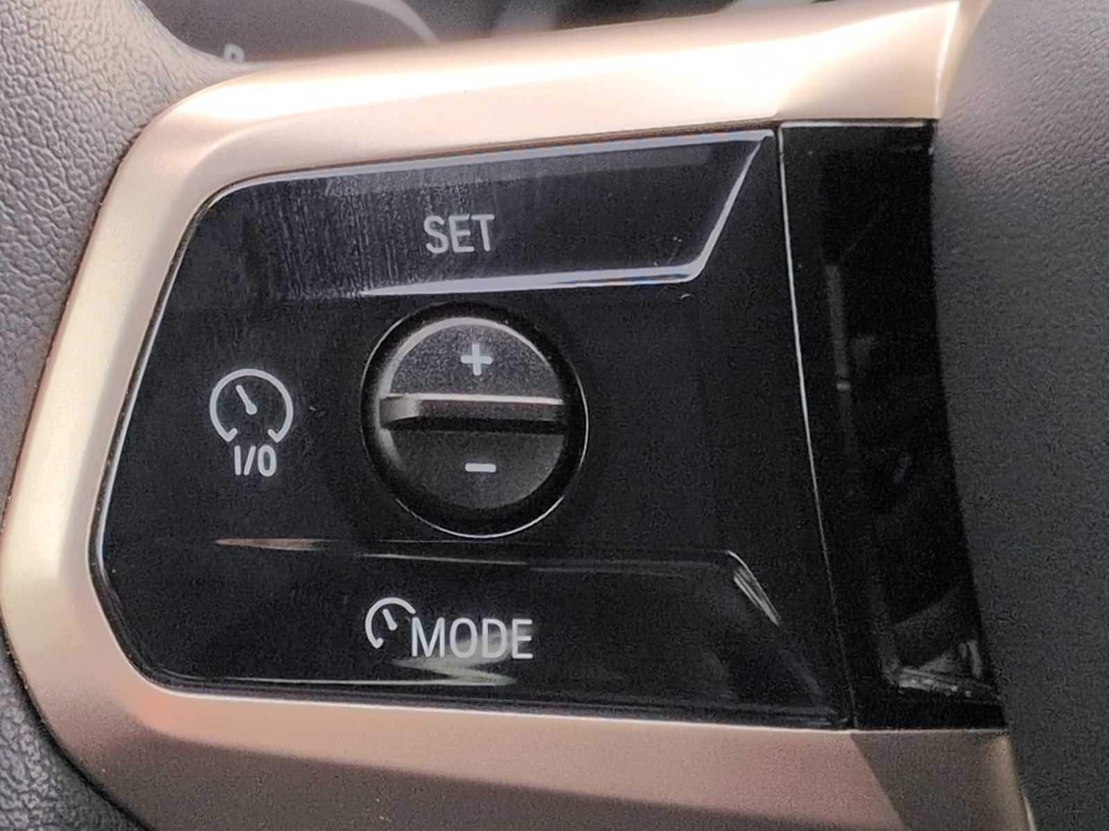 Thumbnail: 2025 BMW iX - 25