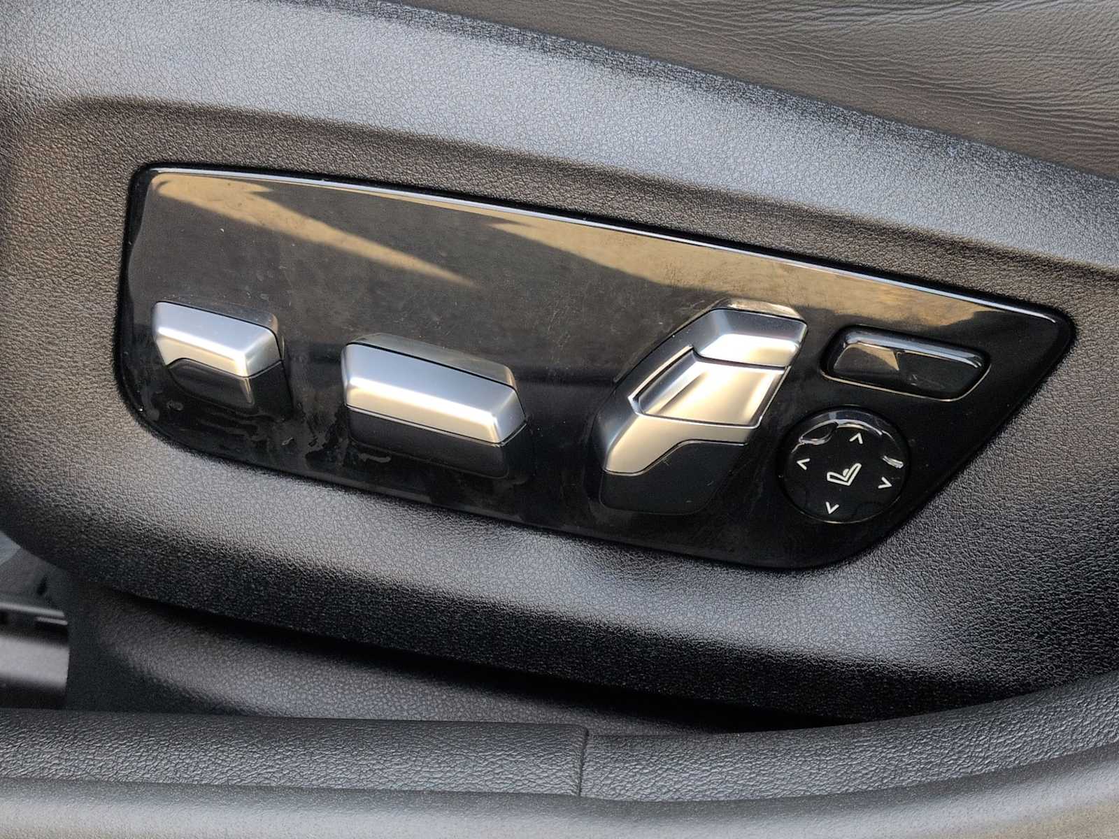 Thumbnail: 2023 BMW M5 - 18