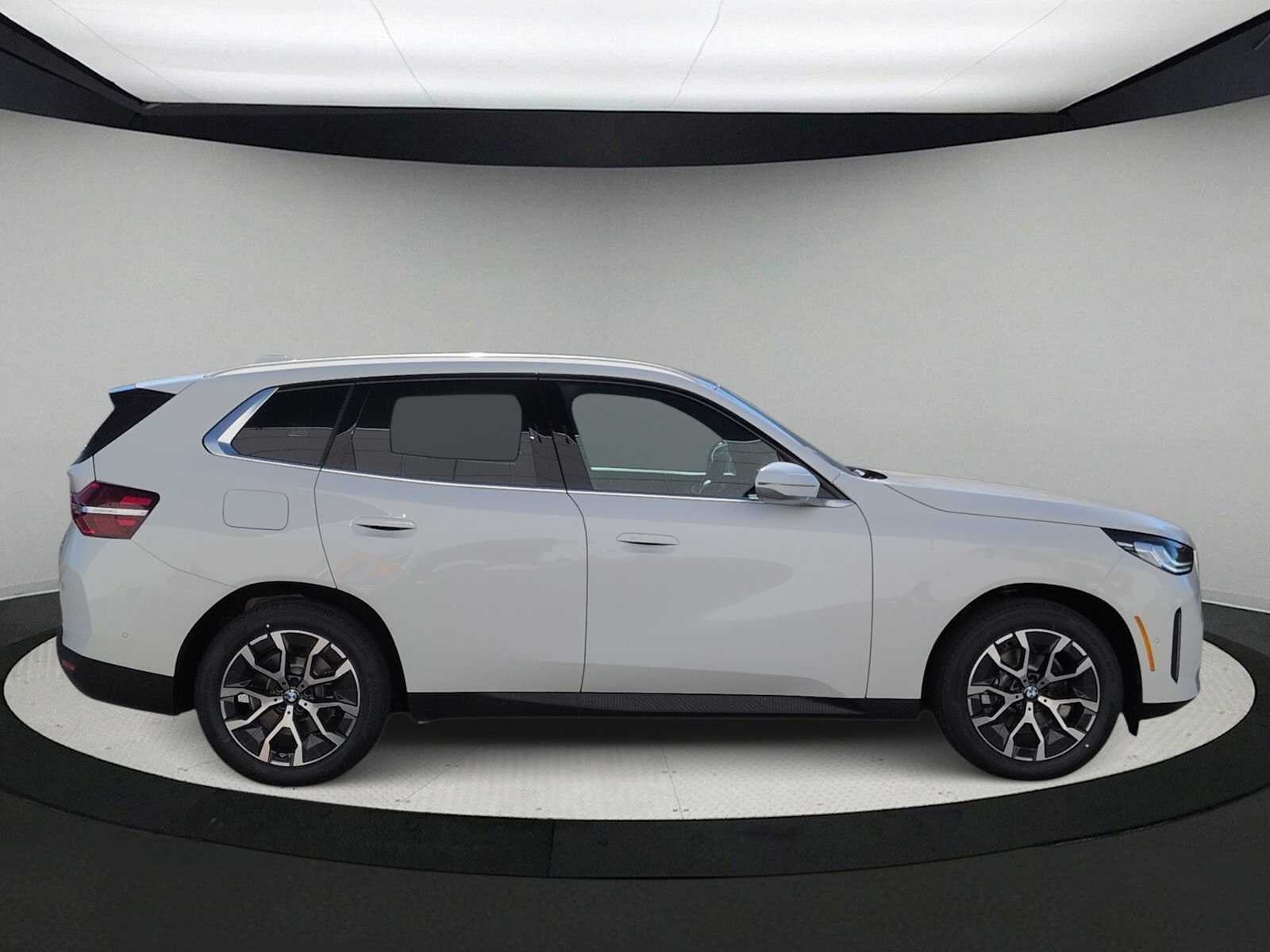 Thumbnail: 2026 BMW X3 - 9