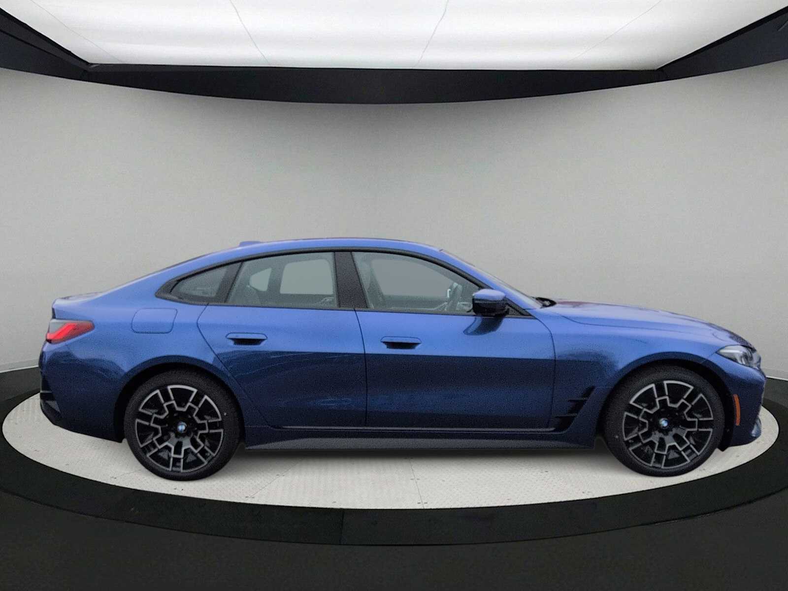 Thumbnail: 2026 BMW i4 - 9