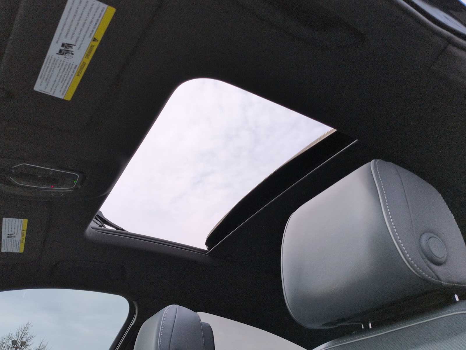 Thumbnail: 2023 Audi e-tron S - 20