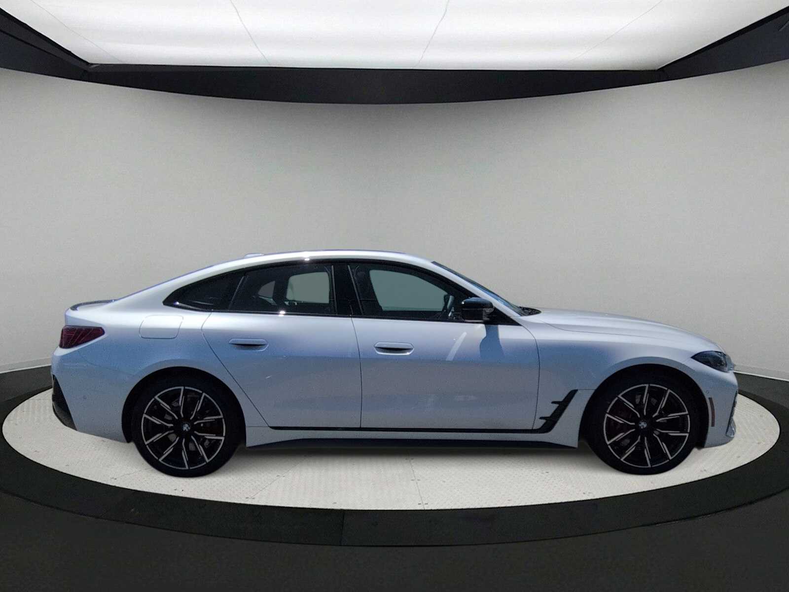 Thumbnail: 2026 BMW i4 - 9