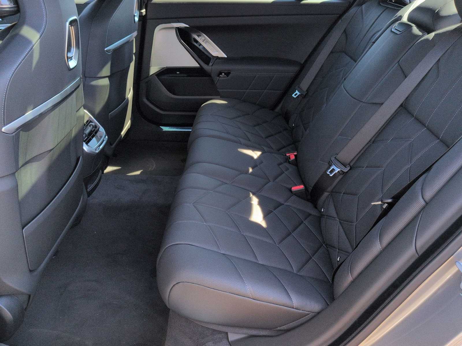 Thumbnail: 2026 BMW 7 Series - 21