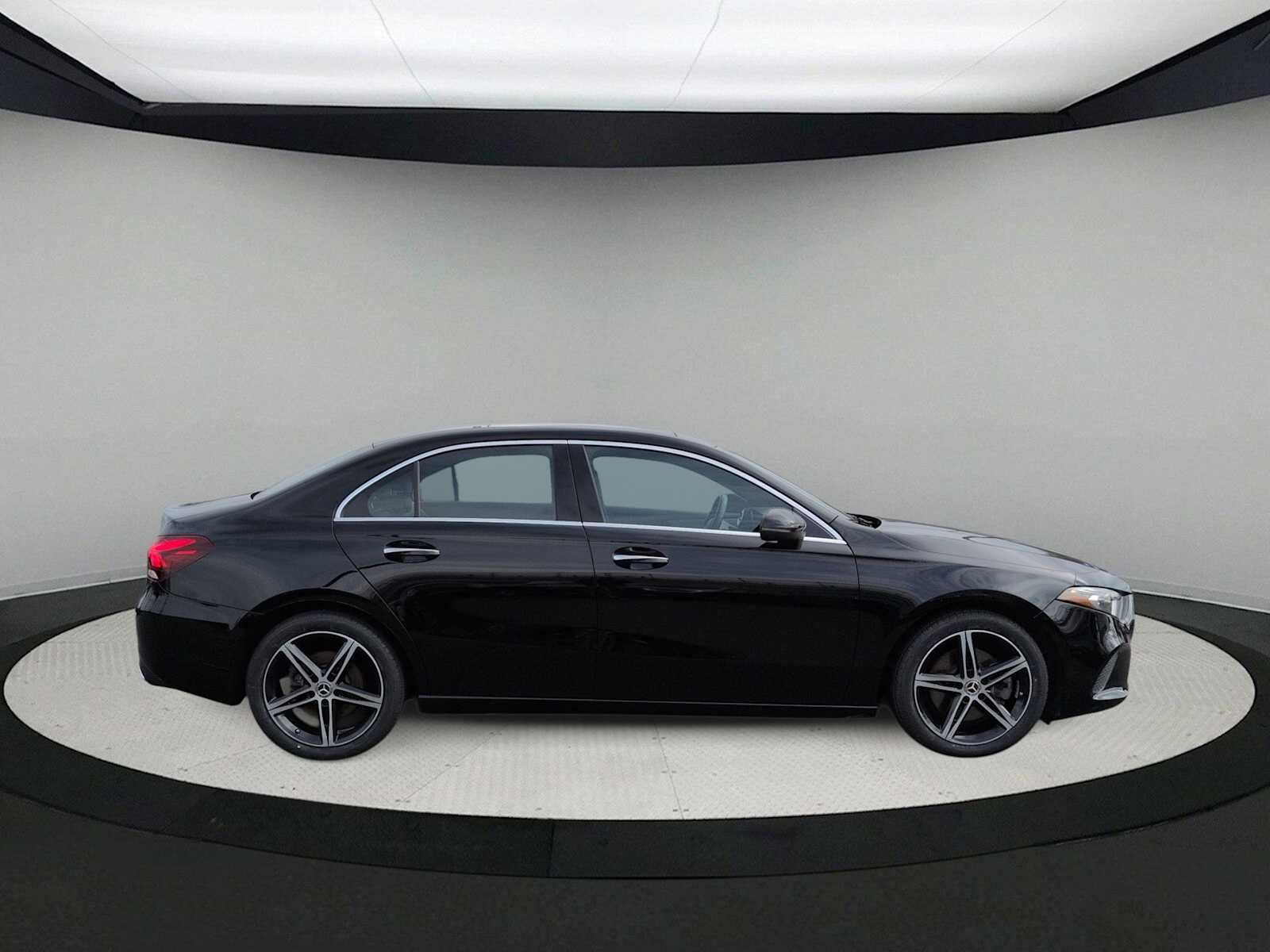 Thumbnail: 2021 Mercedes-Benz A-Class - 9