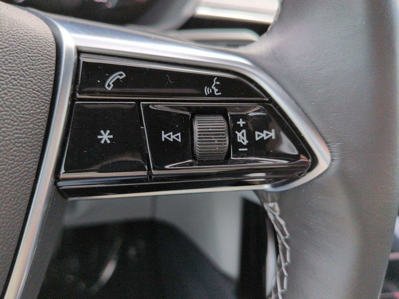 Thumbnail: 2023 Audi e-tron S - 27