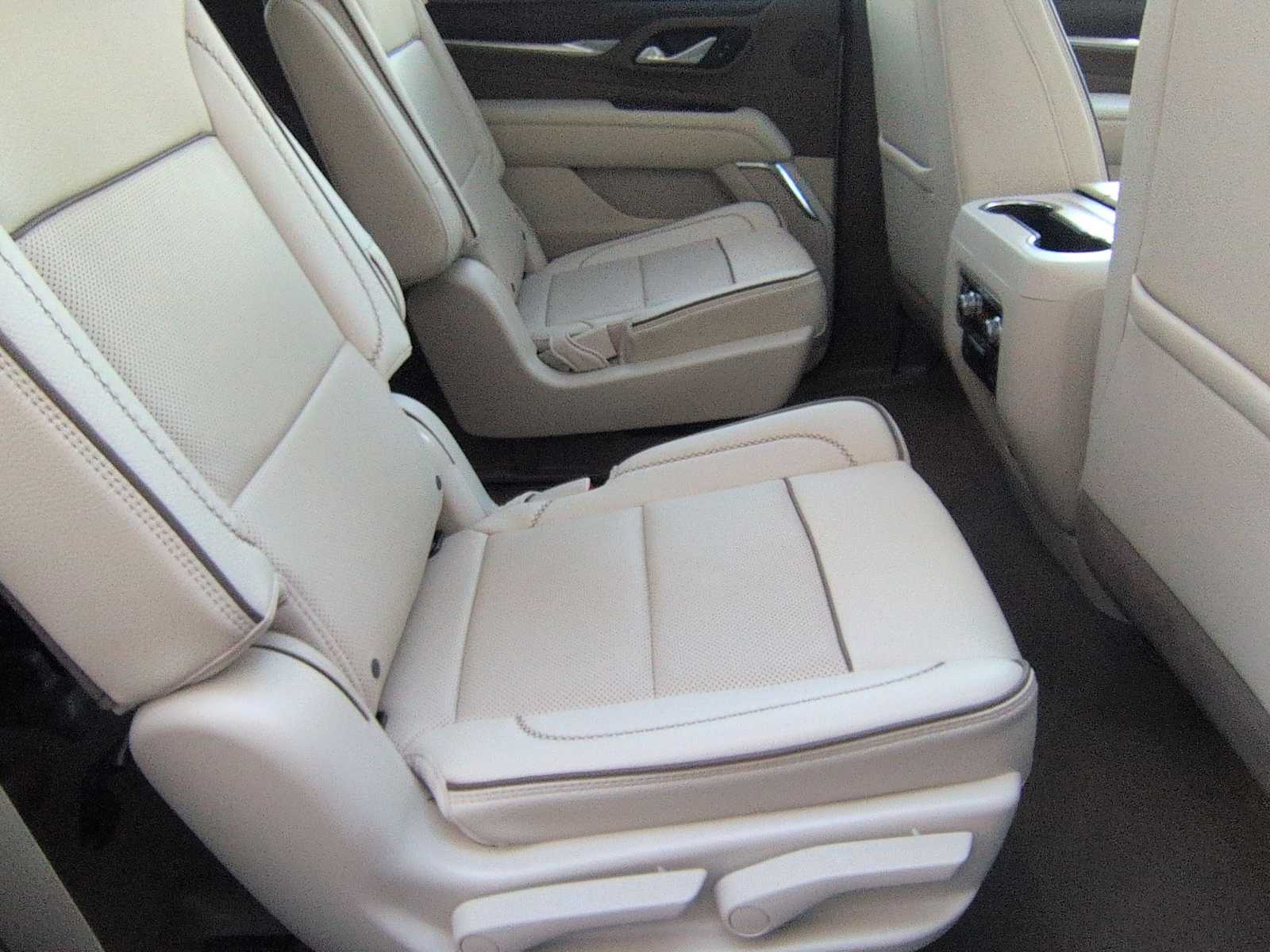 Thumbnail: 2022 GMC Yukon - 21