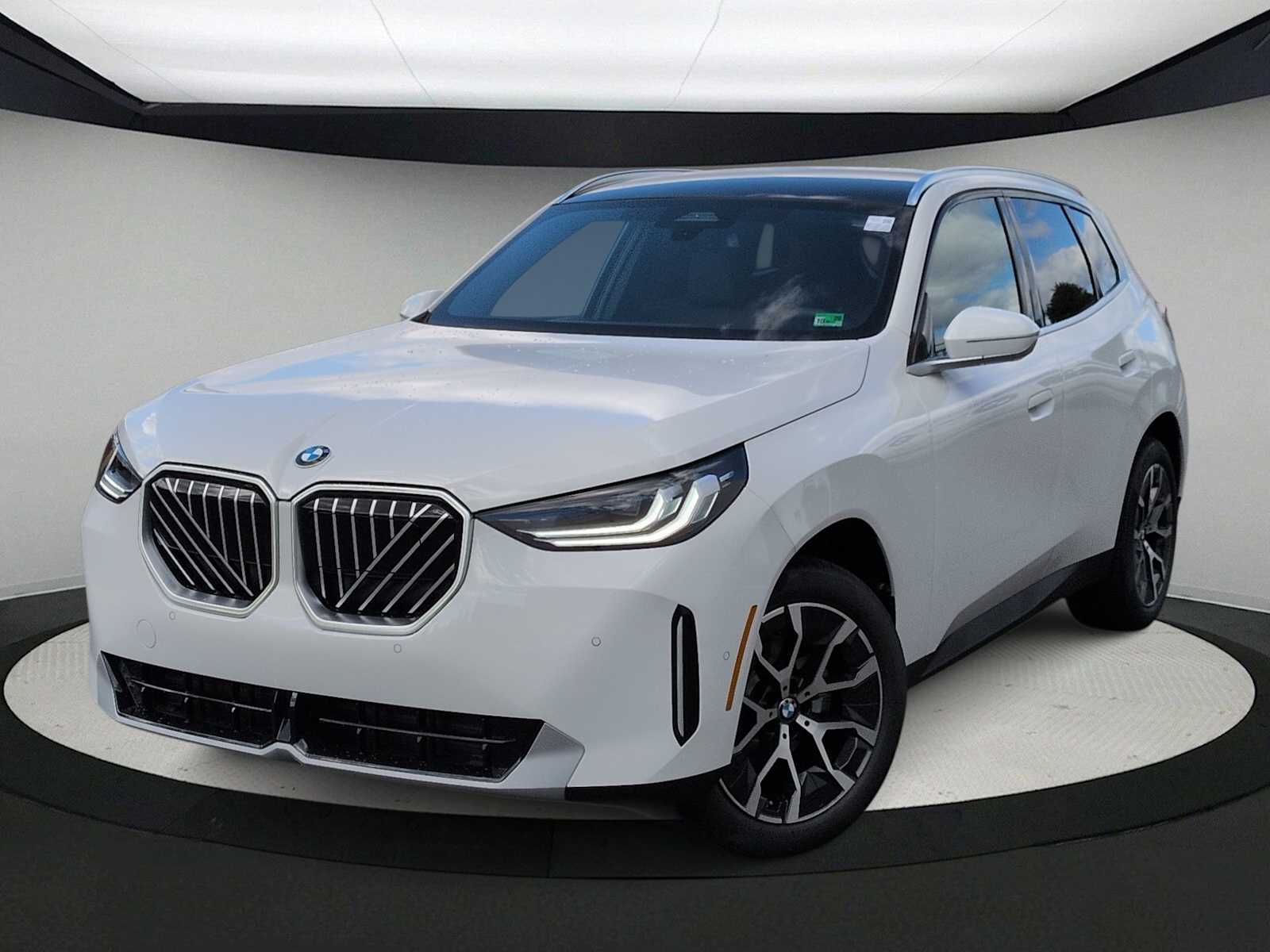 Thumbnail: 2026 BMW X3 - 1