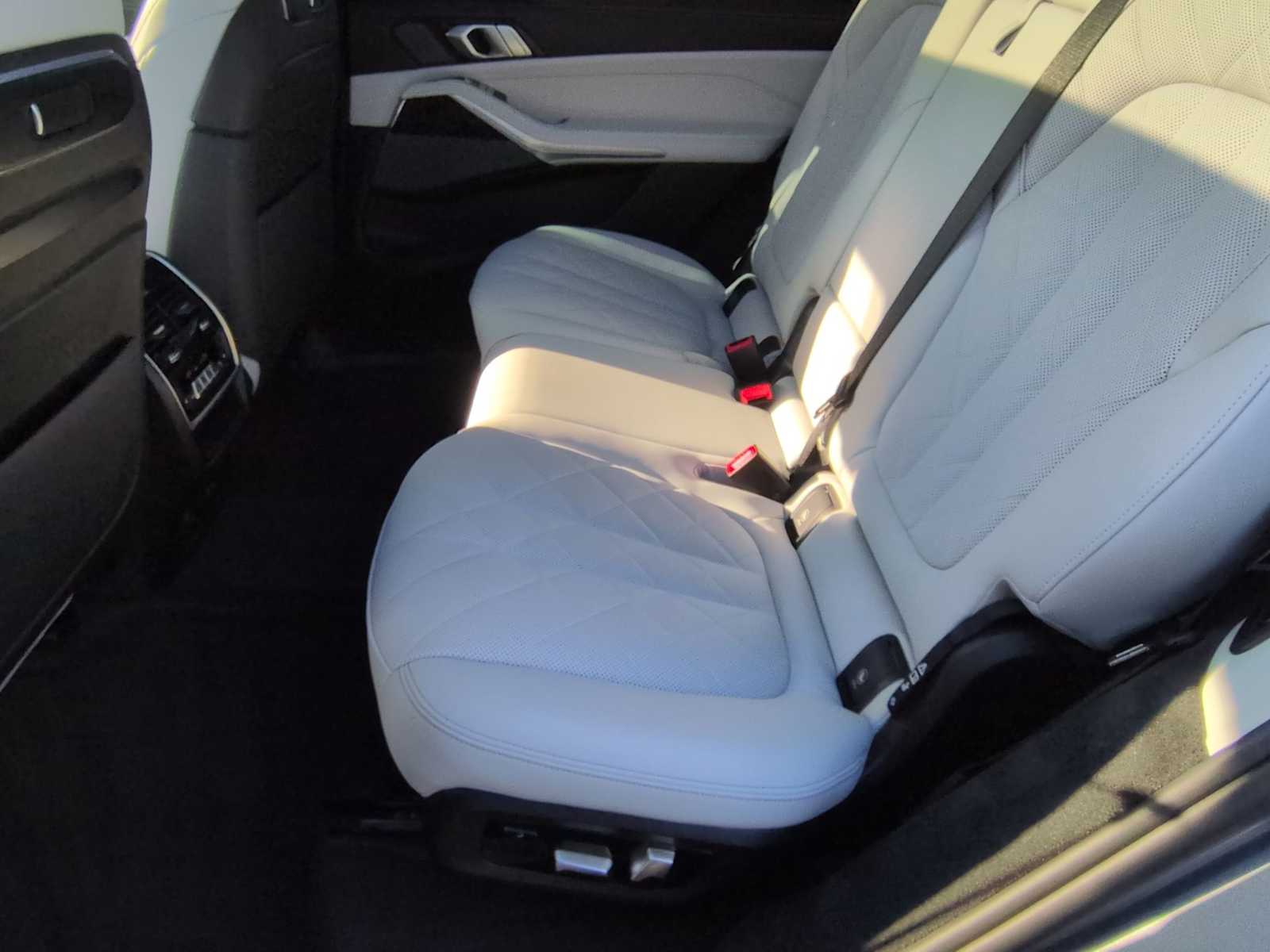 Thumbnail: 2025 BMW X7 - 21