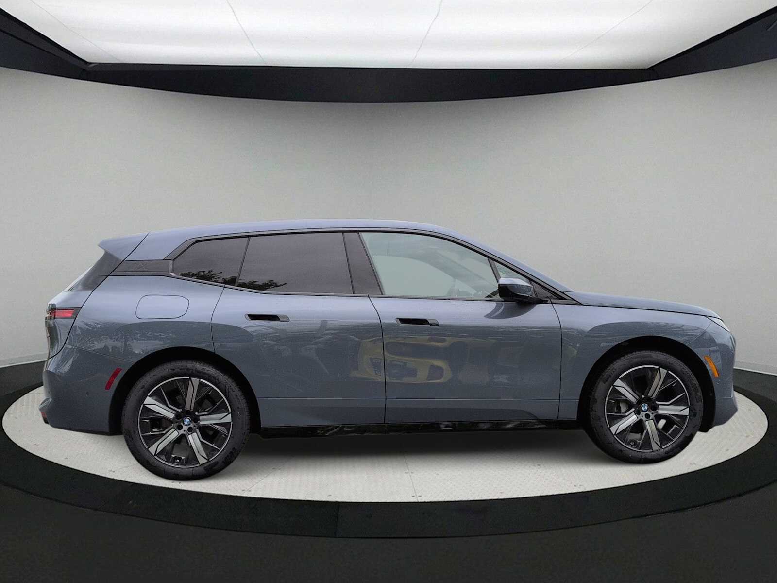 Thumbnail: 2026 BMW iX - 9