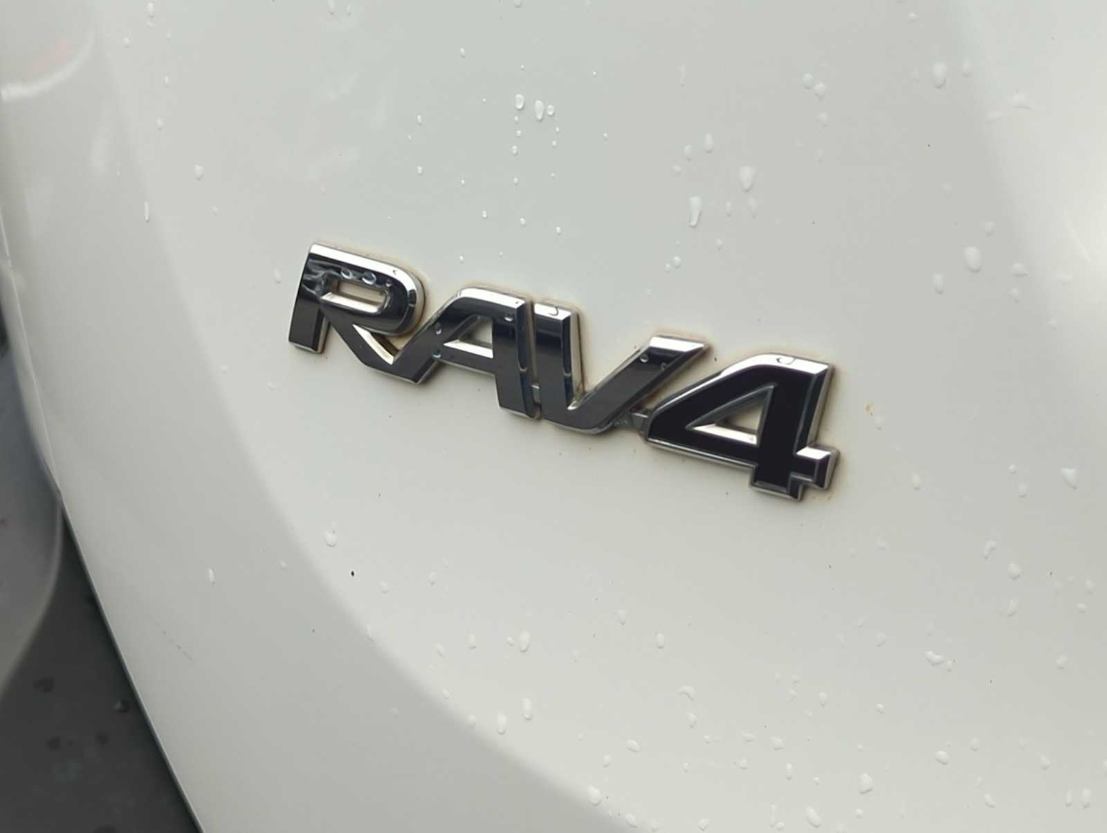 Thumbnail: 2015 Toyota RAV4 - 13