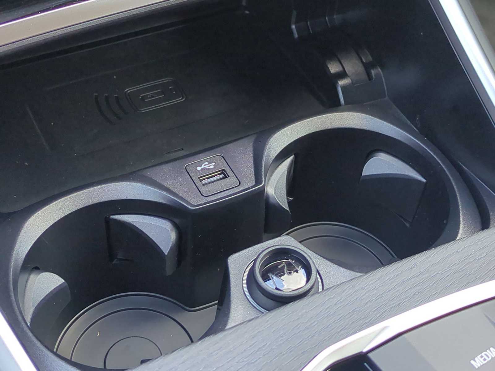 Thumbnail: 2025 BMW i4 - 33