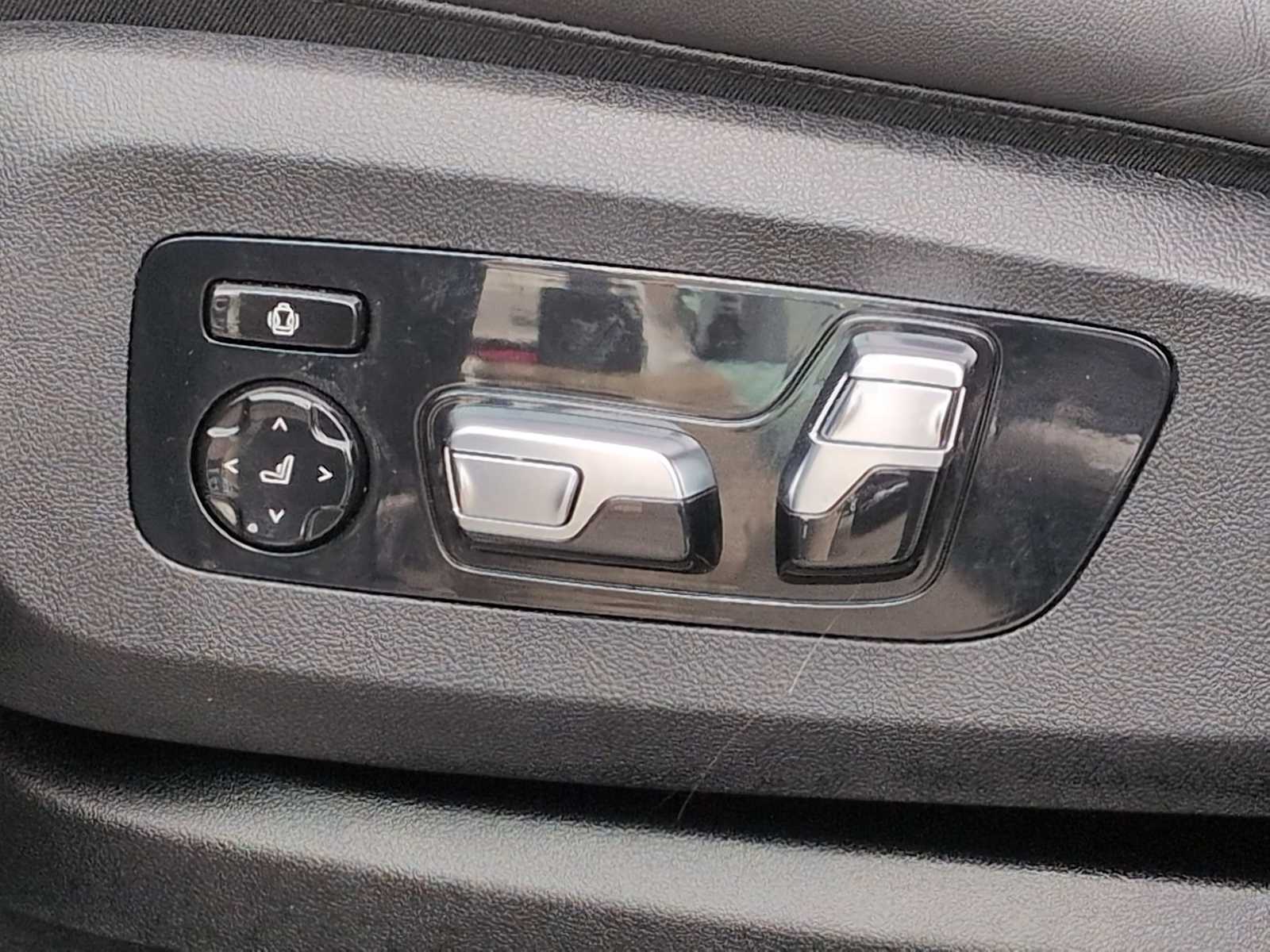 Thumbnail: 2023 BMW X6 - 17