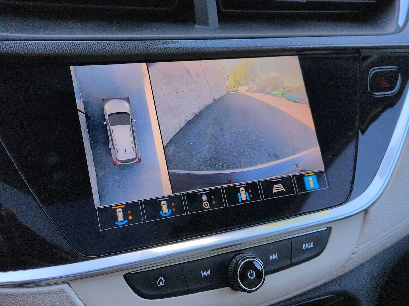 Thumbnail: 2021 Buick Encore GX - 32