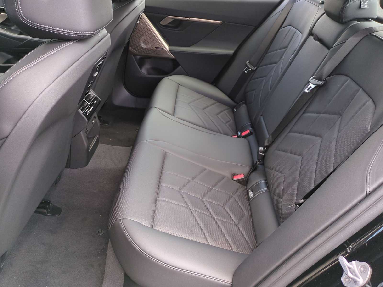 Thumbnail: 2025 BMW 5 Series - 20