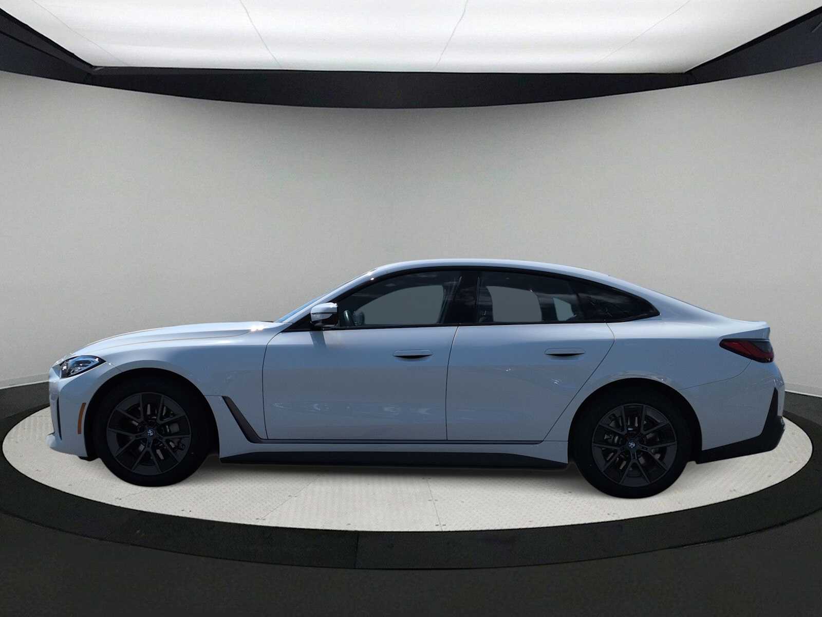 Thumbnail: 2023 BMW i4 - 5