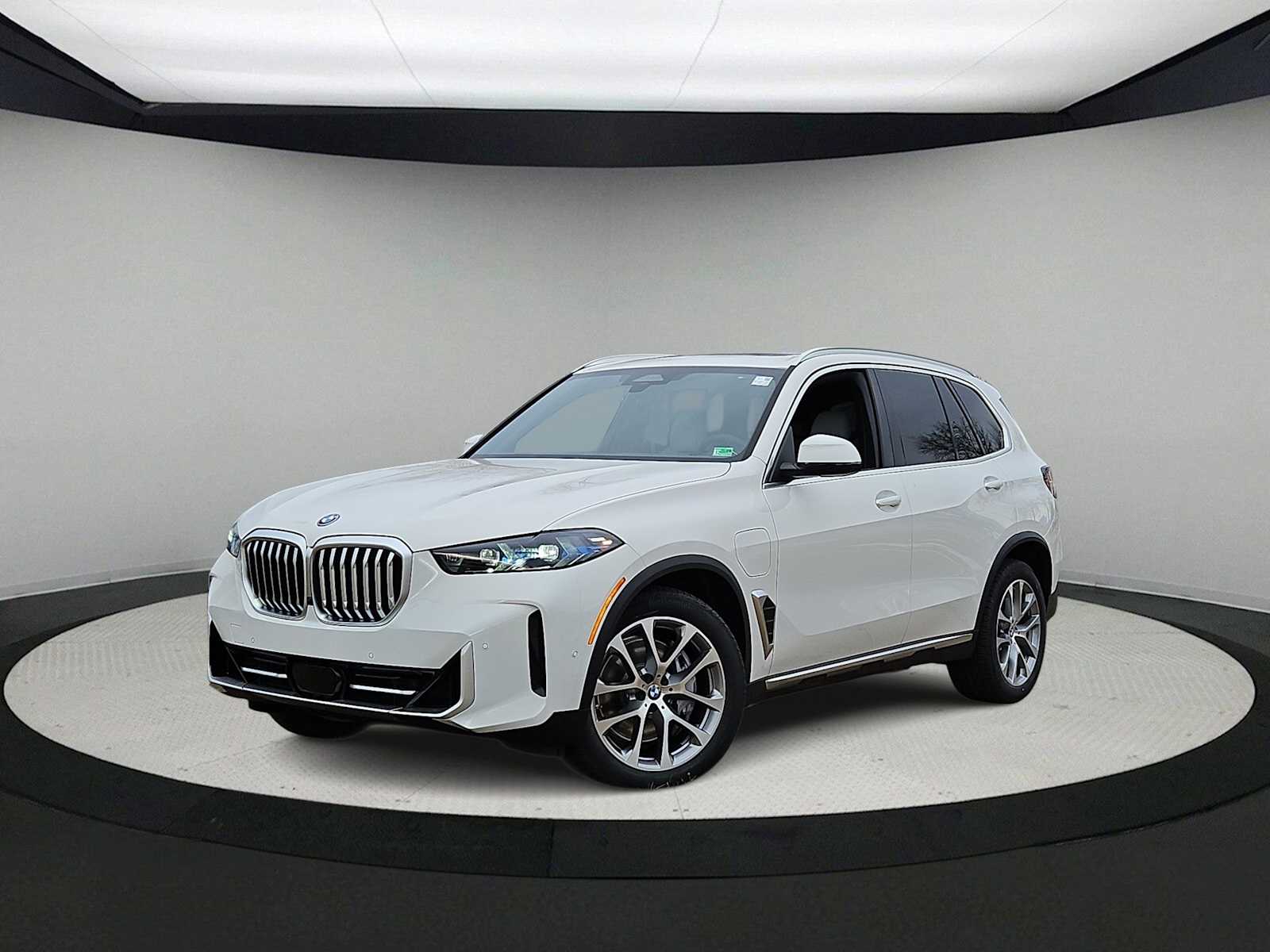 Thumbnail: 2026 BMW X5 - 1