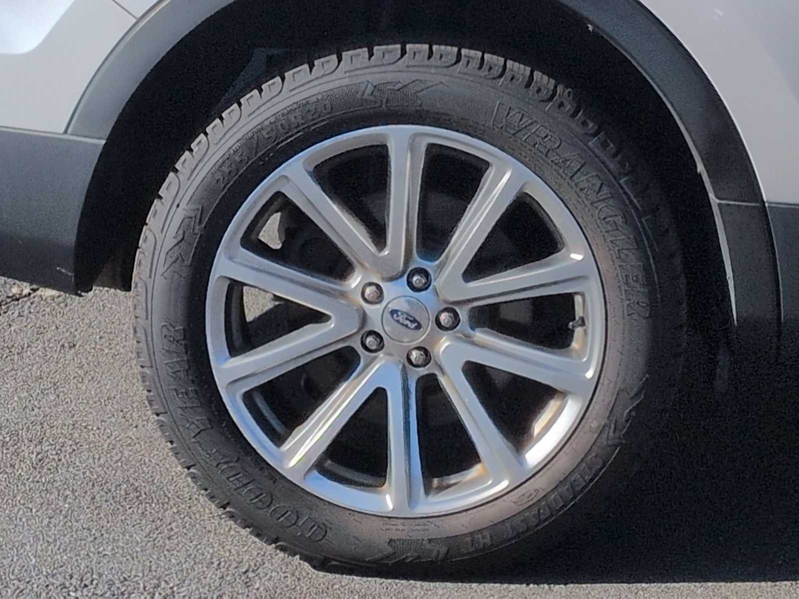 Thumbnail: 2016 Ford Explorer - 14