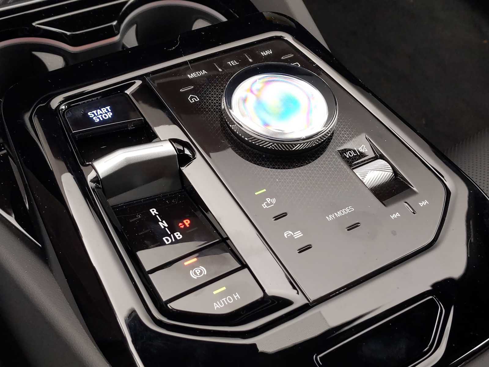 Thumbnail: 2025 BMW i5 - 34