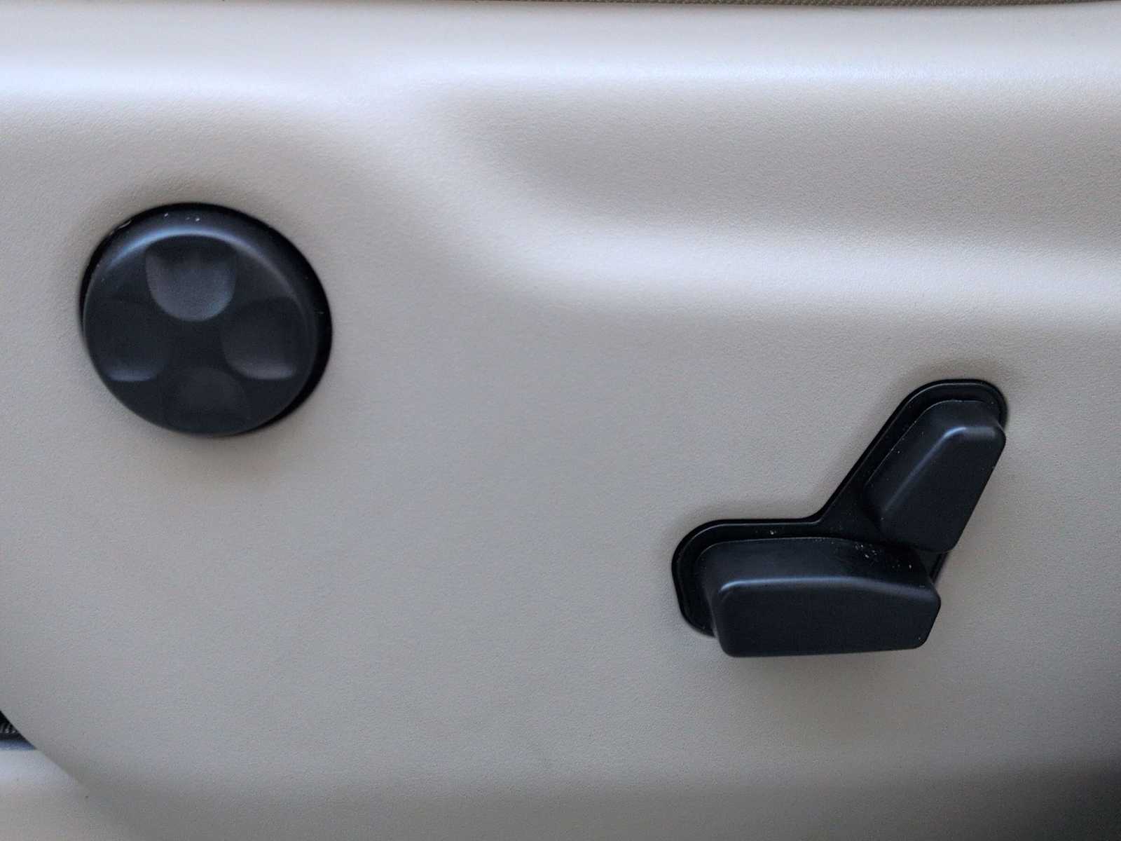 Thumbnail: 2020 Jeep Grand Cherokee - 18