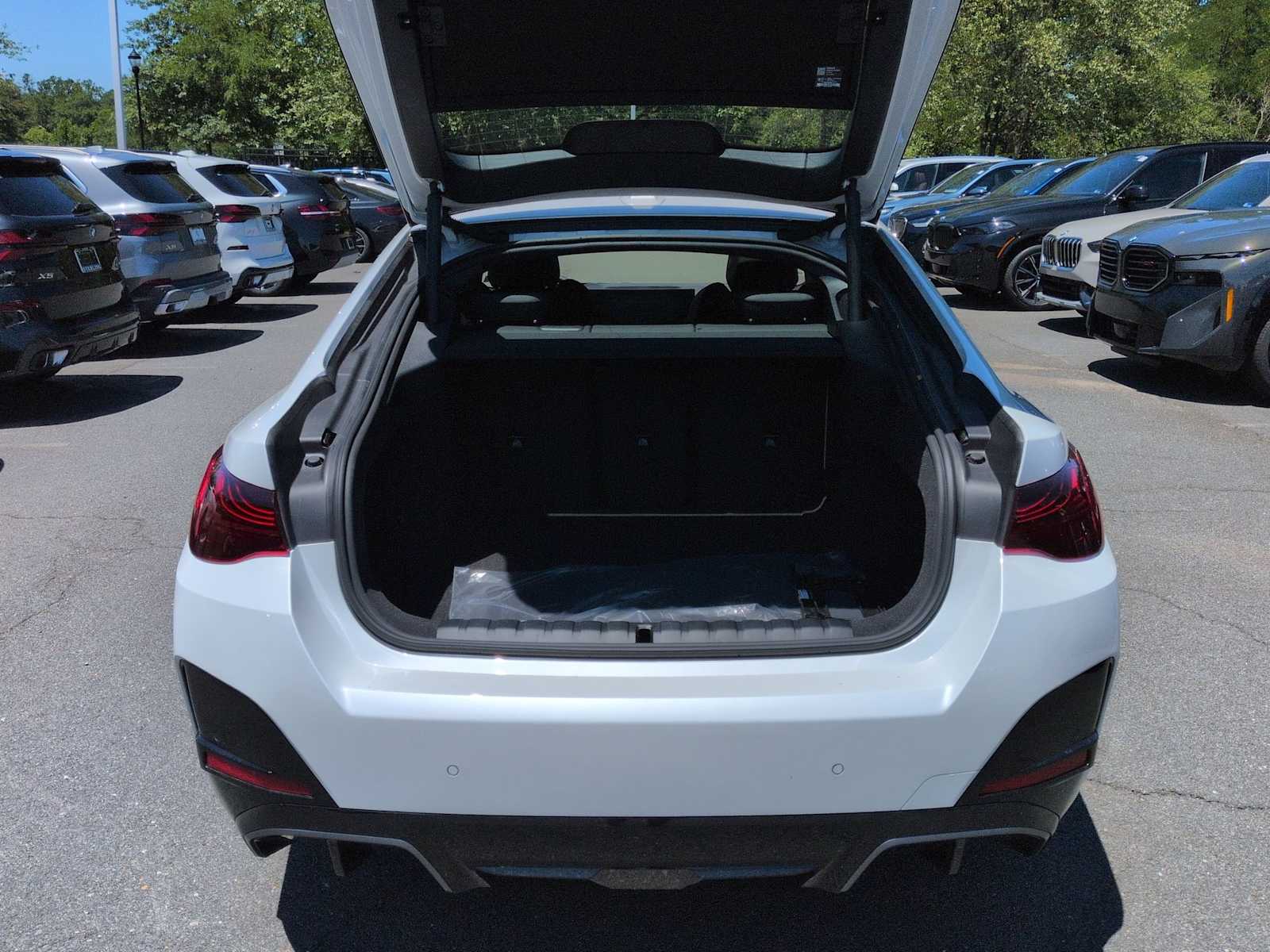 Thumbnail: 2026 BMW i4 - 35