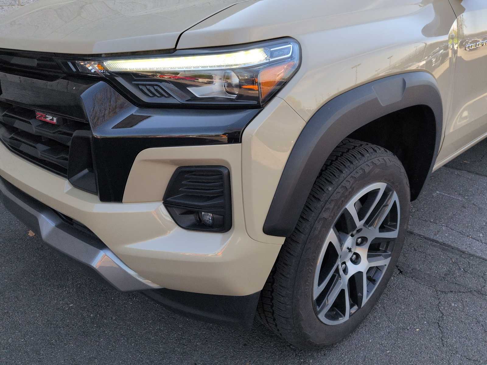 Thumbnail: 2023 Chevrolet Colorado - 11