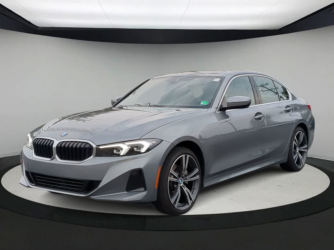 Thumbnail: 2024 BMW 3 Series - 4