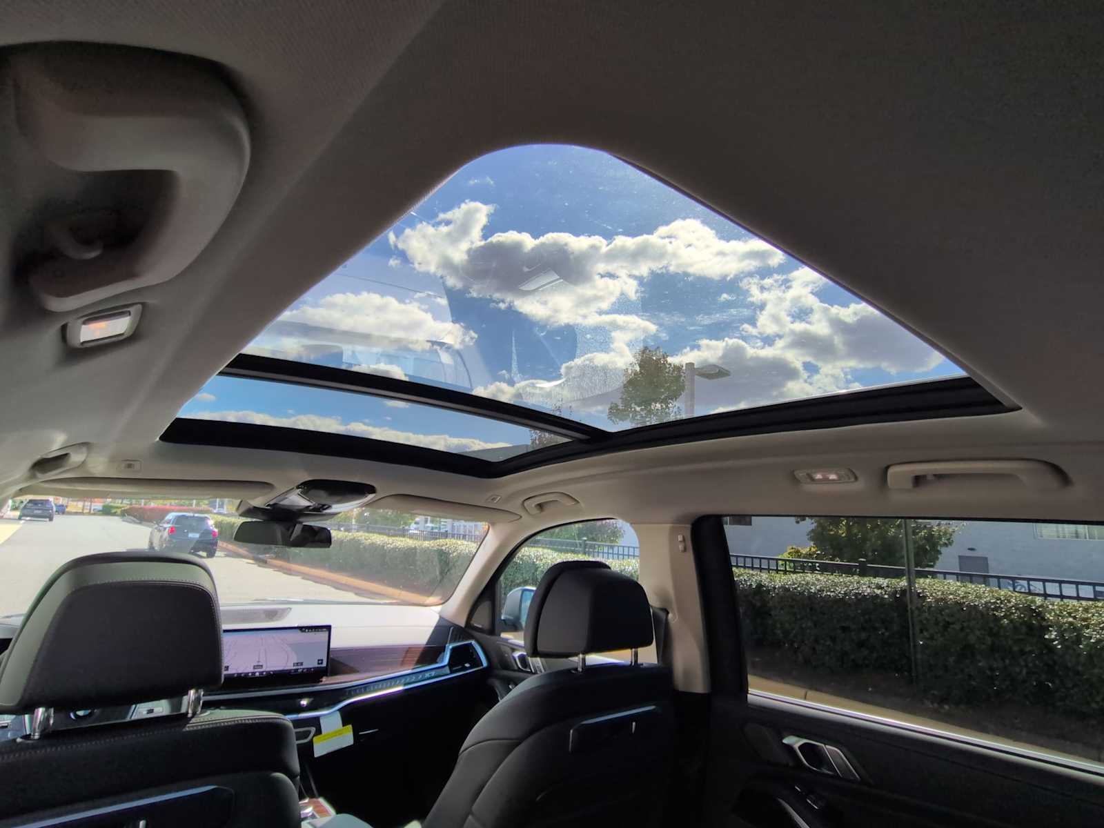 Thumbnail: 2026 BMW X7 - 23