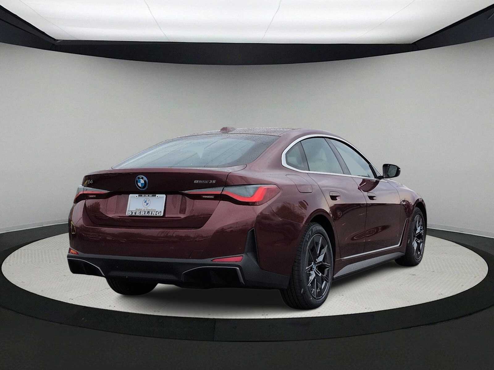 Thumbnail: 2023 BMW i4 - 8