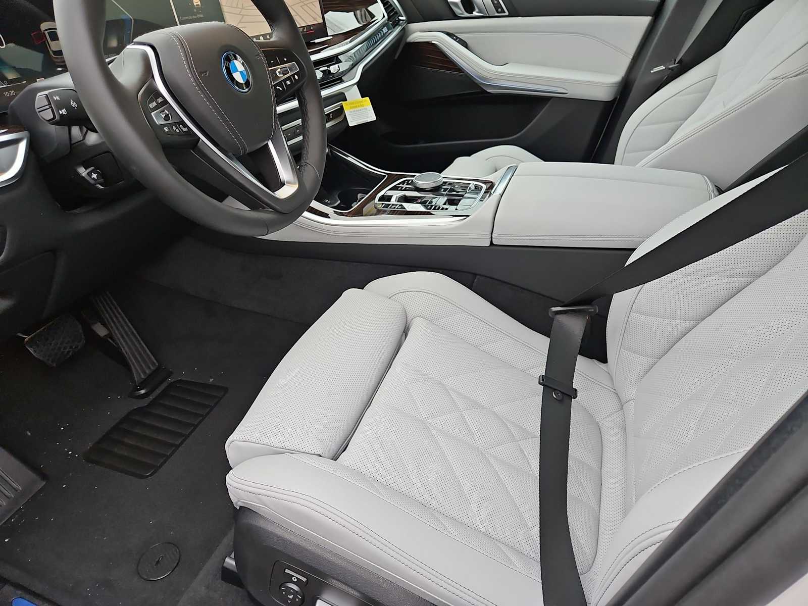 Thumbnail: 2026 BMW X5 - 16