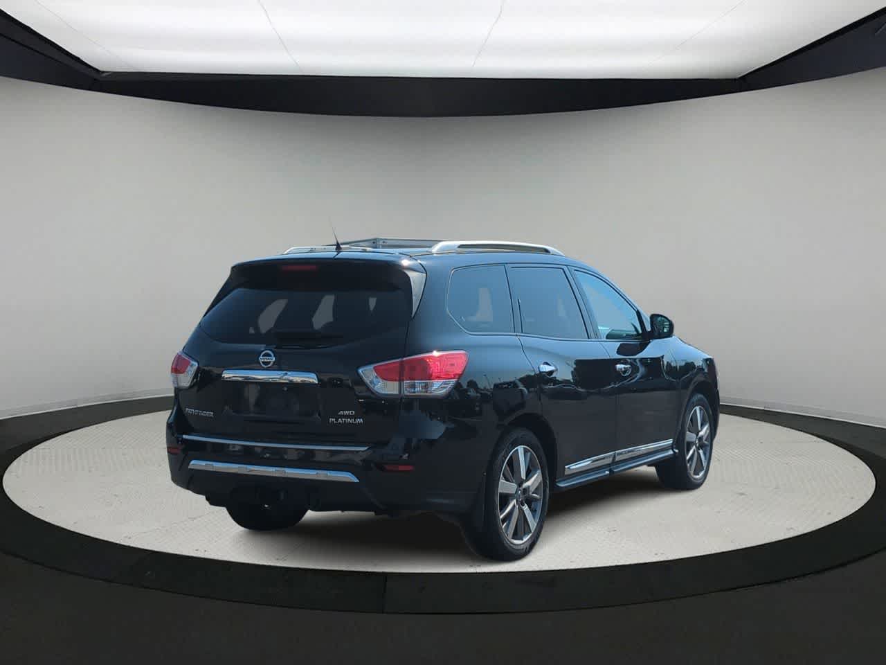 Thumbnail: 2016 Nissan Pathfinder - 8