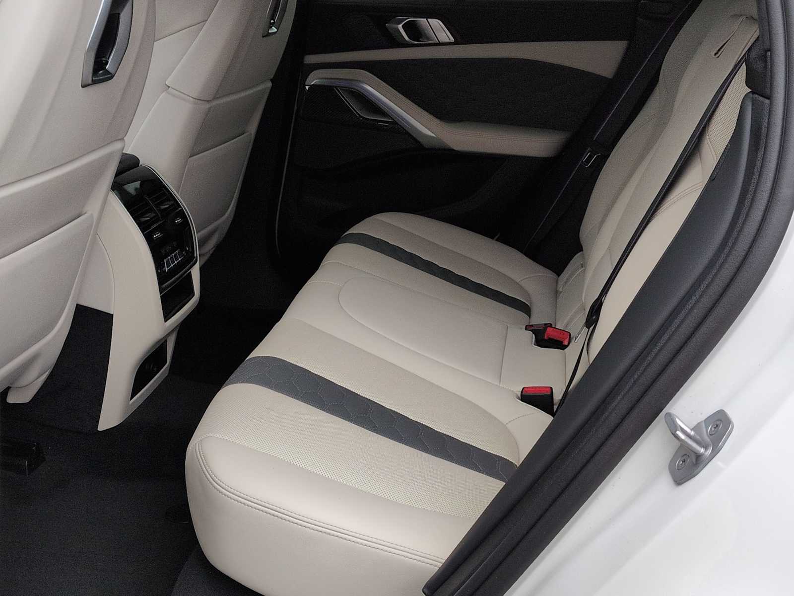 Thumbnail: 2024 BMW X6 - 21