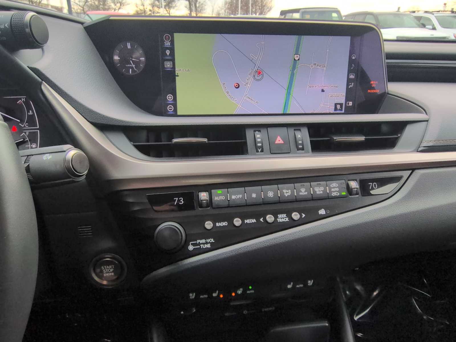 Thumbnail: 2019 Lexus ES - 30