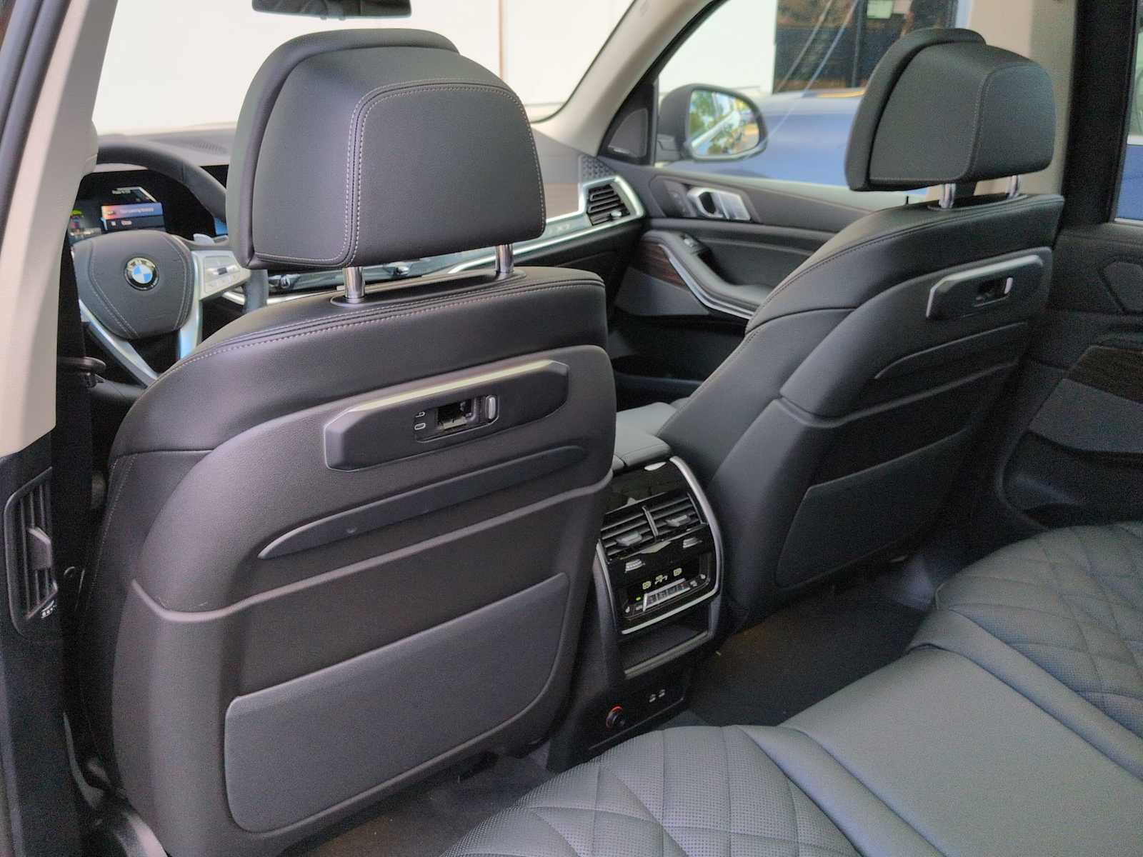 Thumbnail: 2026 BMW X7 - 19