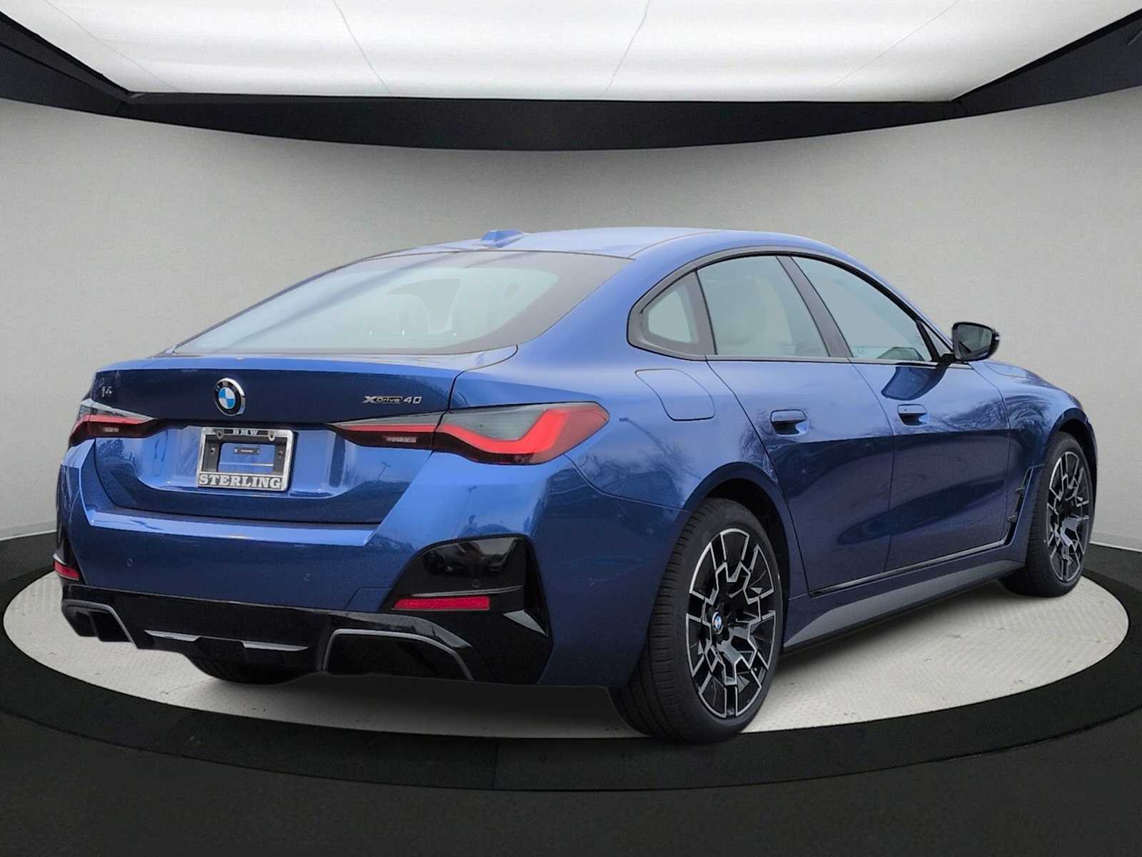 Thumbnail: 2026 BMW i4 - 8