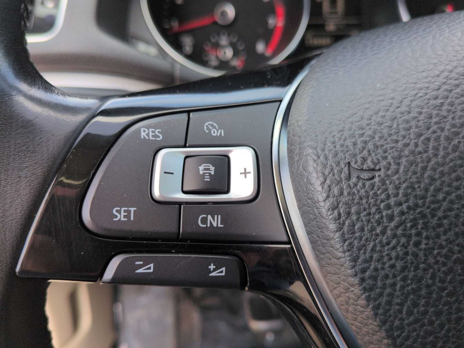 Thumbnail: 2018 Volkswagen Passat - 26