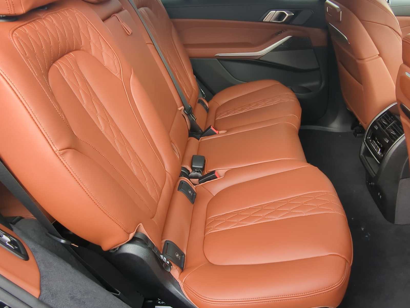 Thumbnail: 2026 BMW X7 - 21