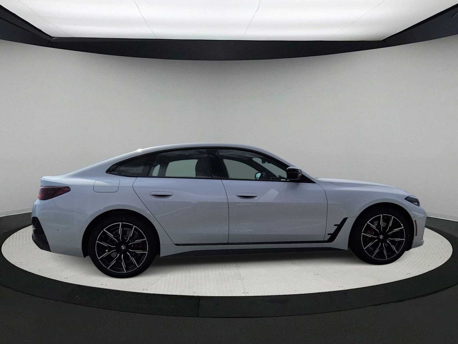 Thumbnail: 2026 BMW i4 - 9