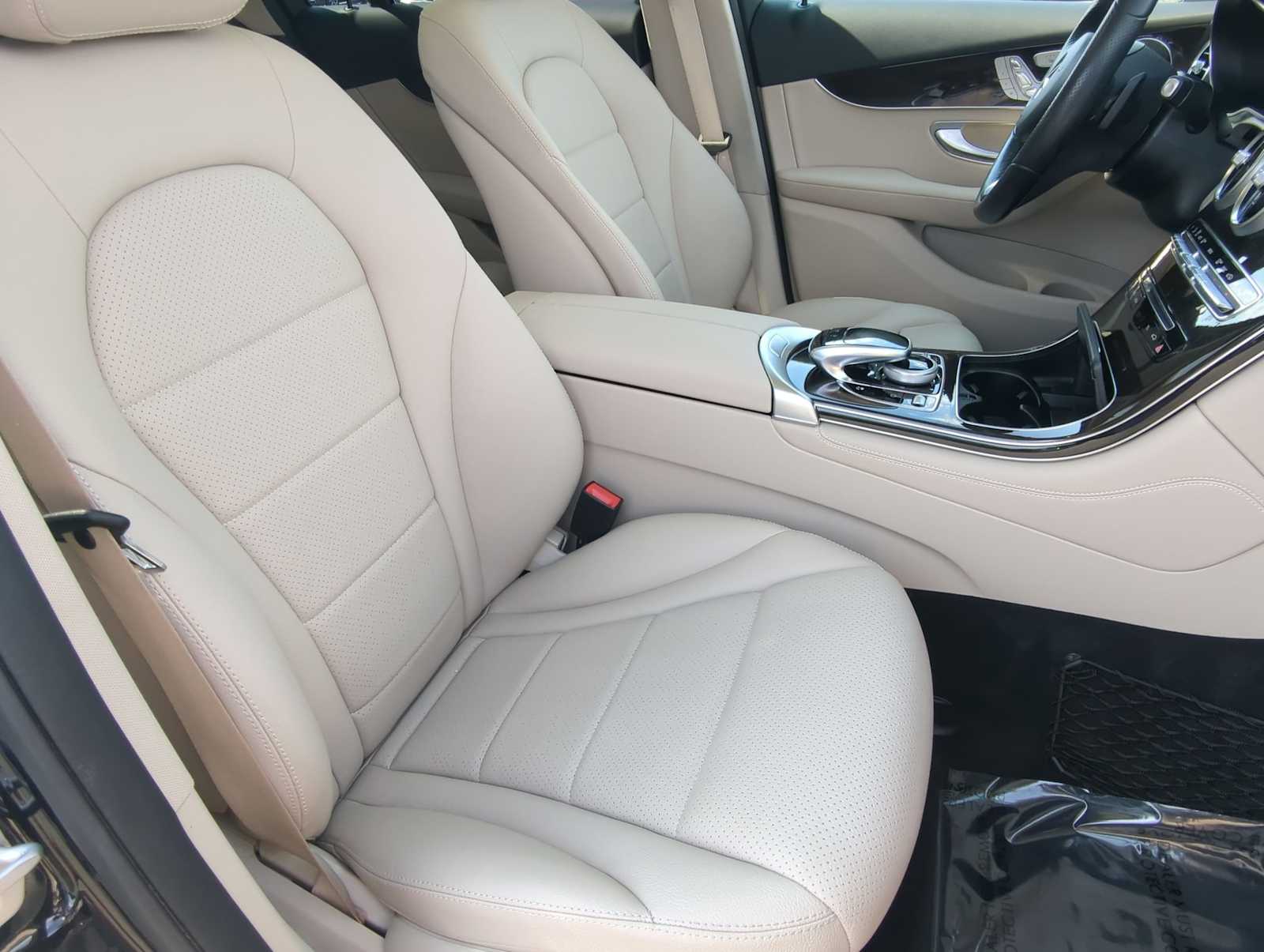 Thumbnail: 2016 Mercedes-Benz GLC - 22