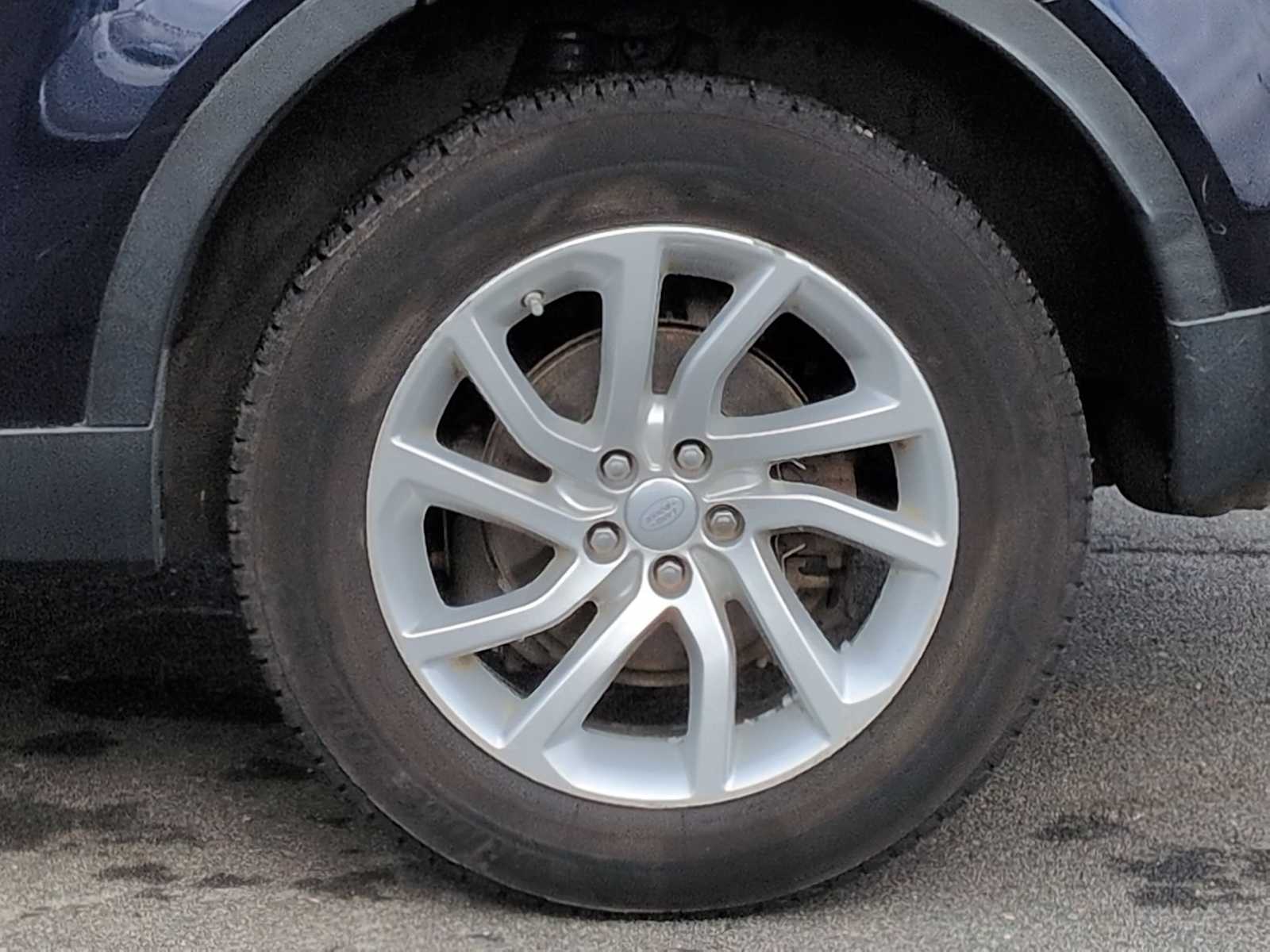 Thumbnail: 2016 Land Rover Discovery Sport - 14