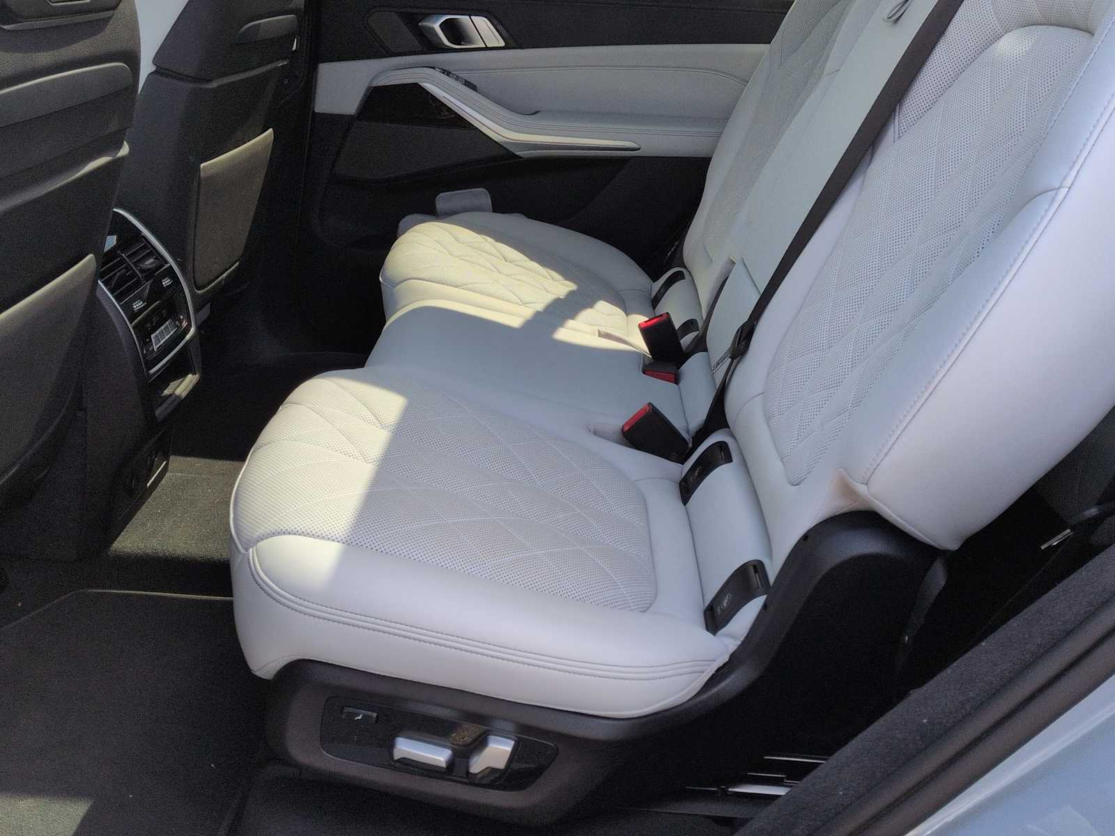 Thumbnail: 2025 BMW X7 - 20