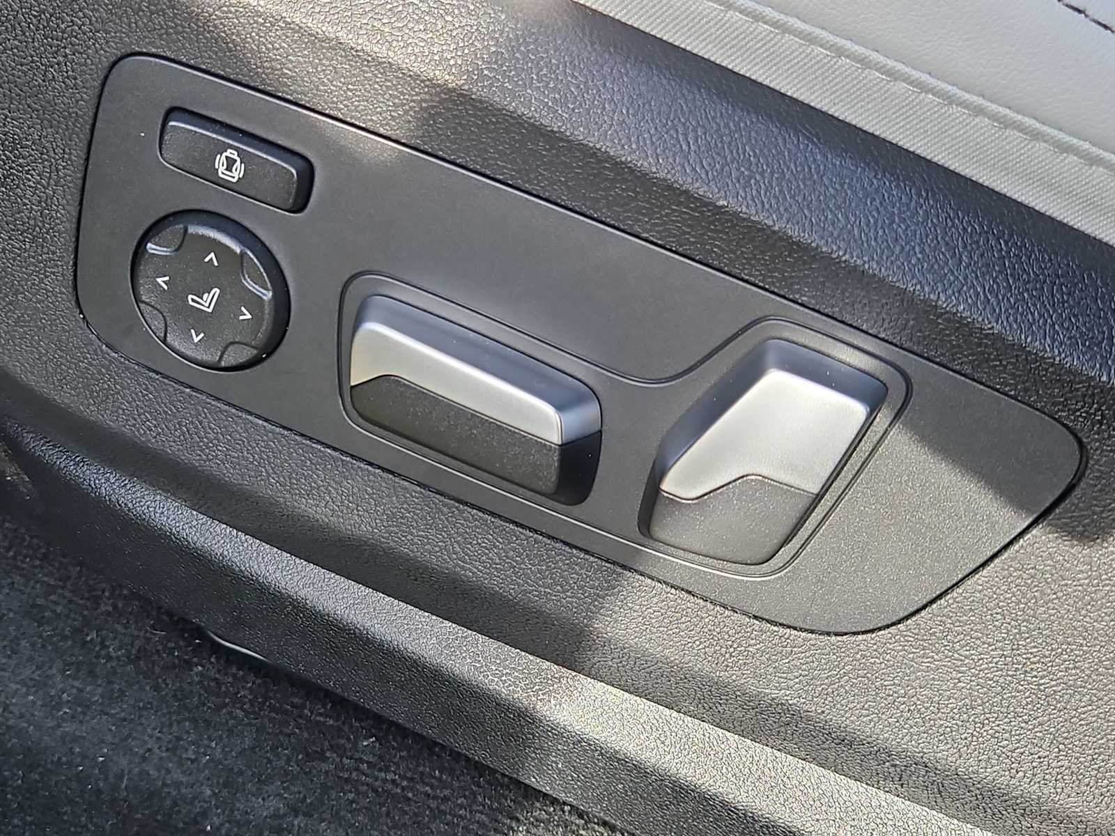 Thumbnail: 2026 BMW X5 - 17