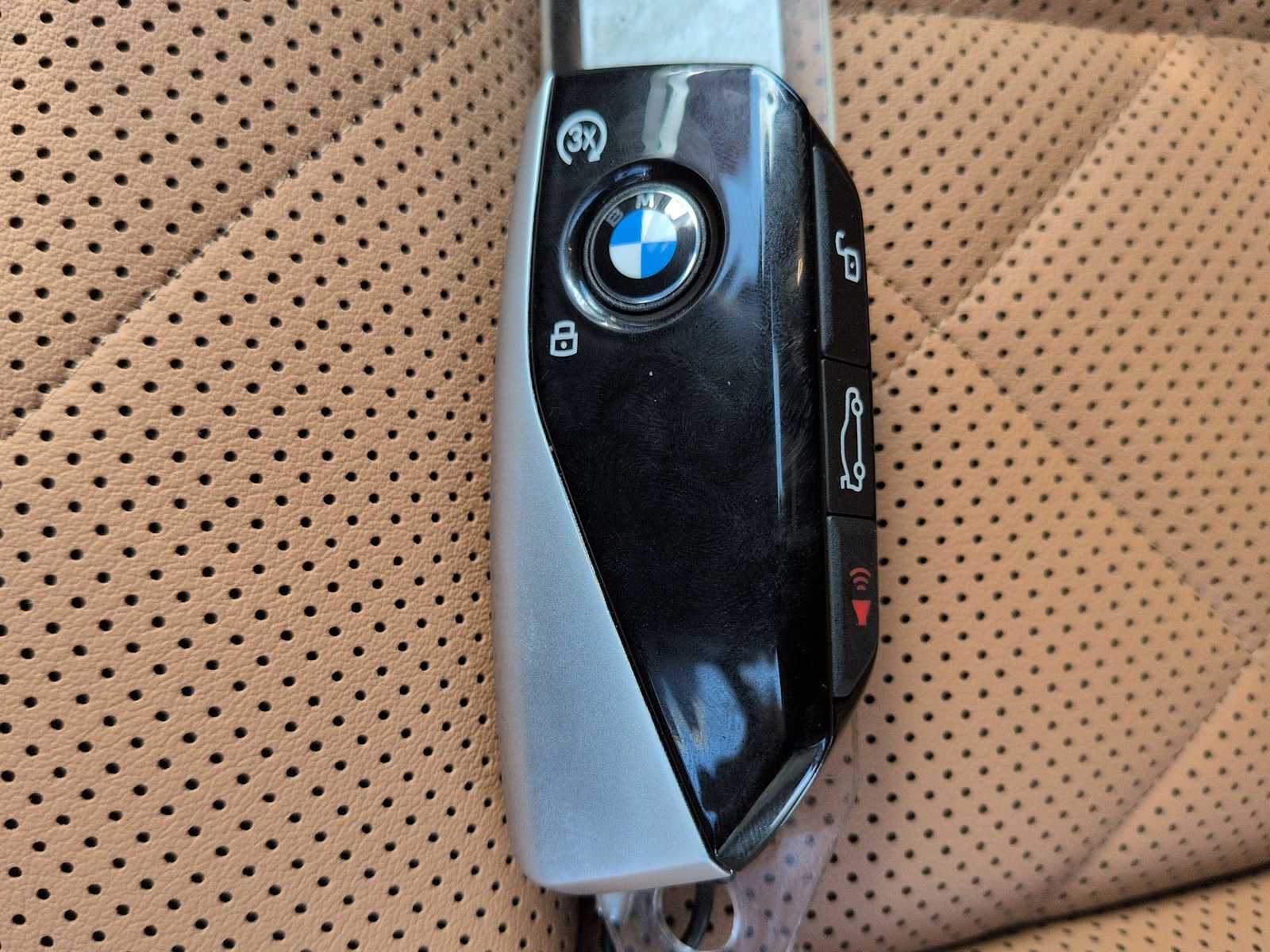 Thumbnail: 2027 BMW X7 - 37