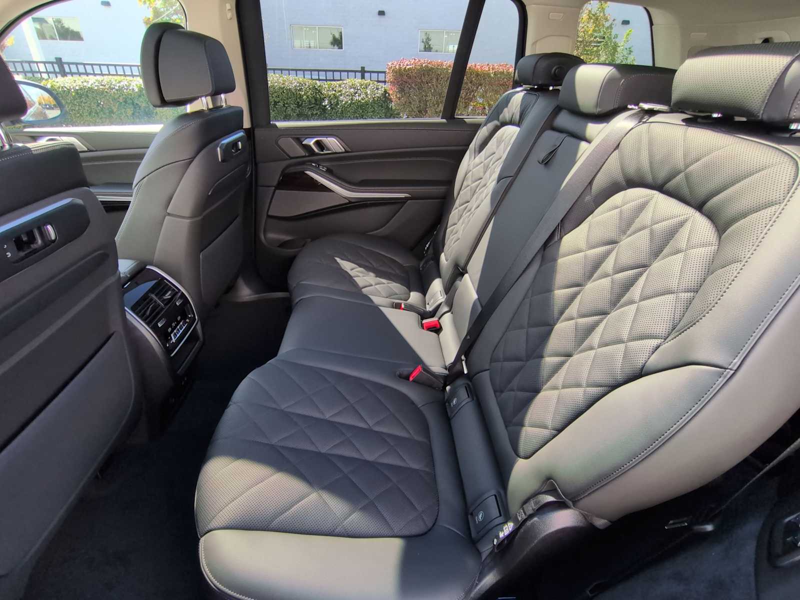 Thumbnail: 2026 BMW X7 - 21