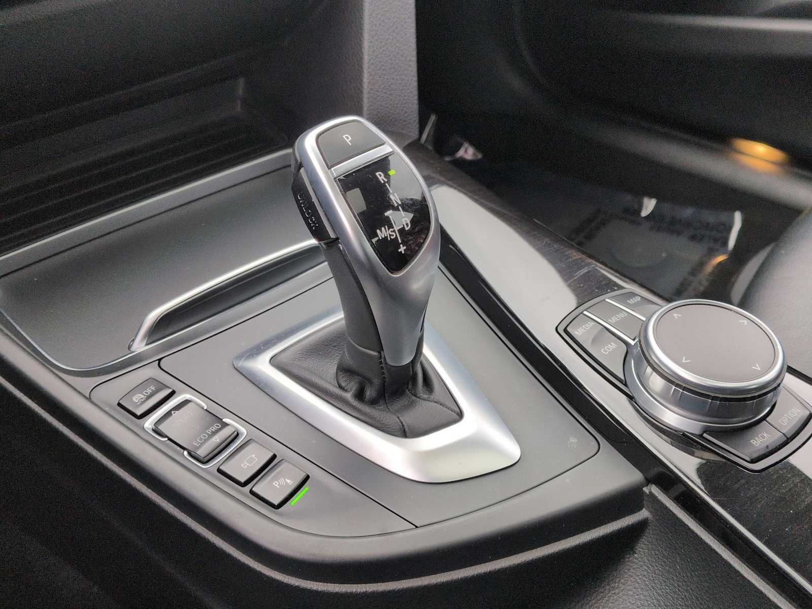 Thumbnail: 2017 BMW 3 Series - 32