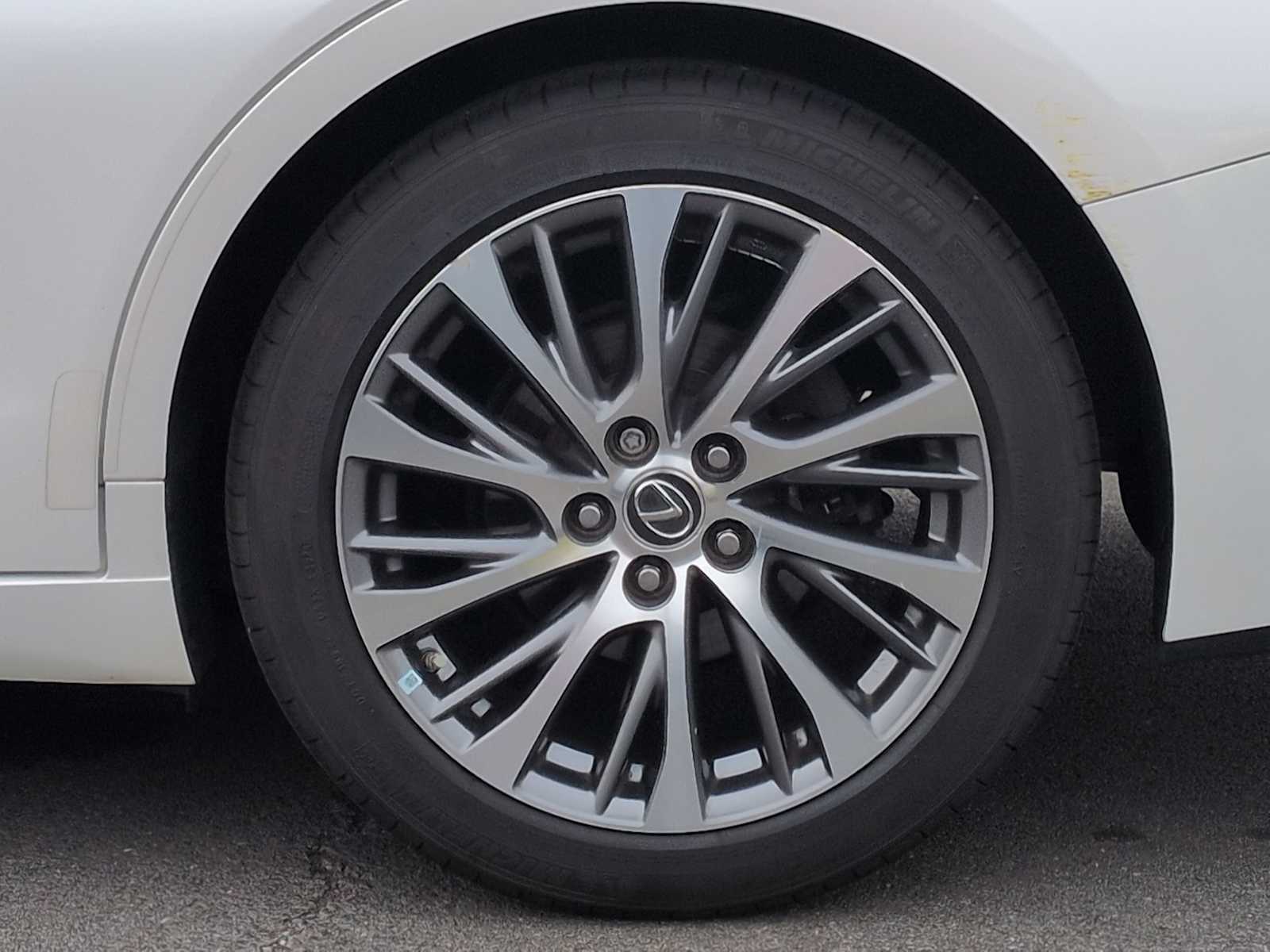 Thumbnail: 2019 Lexus ES - 14